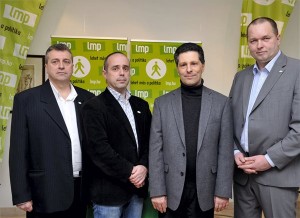 Schiffer András, az LMP társelnöke (j2) azon a sajtótájékoztatón, amelyen bemutatták az LMP Komárom-Esztergom megyei jelöltjeit egy esztergomi kávéházban 2014. január 30-án. Balról Szabados Sándor, a 3-as számú, Prommer Mátyás, a 2-es számú (b2) és Gutai Zsolt, az 1-es számú választókerületben (j) induló országgyűlési képviselőjelölt. MTI Fotó: Kovács Attila