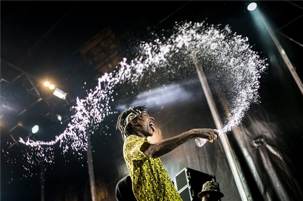 Wiz Khalifa (Cameron Jibril Thomaz) fellépése a Balaton Sound fesztiválon Zamárdiban, 2014. július 12-én. MTI Fotó: Mohai Balázs