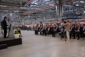 ◾Gyári ünnepség Peter Küspert Opel alelnök részvételével ◾A 8 milliomodik egy új 1.4-es turbó az új Opel Astrába ◾Az idén már 580 ezer motor készül Szentgotthárdon ◾A létszám már 1.500 fő – és növekszik 