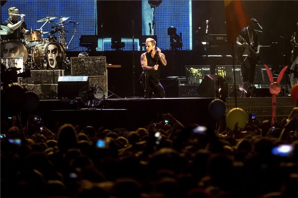 A brit popsztár, Robbie Williams a Let Me Entertain You című koncertshow-ját mutatja be Budapesten, a Sziget fesztivál mínusz egyedik napján, 2015. augusztus 10-én. MTI Fotó: Marjai János 