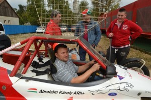   Interjú Ábrahám Károly autocross versenyzővel. 