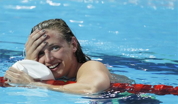 Hosszú Katinka a 200 méteres vegyesúszás döntője után a kazanyi vizes világbajnokságon 2015. augusztus 3-án. A versenyző világcsúccsal győzött és védte meg címét. MTI Fotó: Kovács Anikó