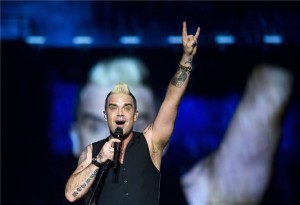  A brit popsztár, Robbie Williams a Let Me Entertain You című koncertshow-ját mutatja be Budapesten, a Sziget fesztivál mínusz egyedik napján, 2015. augusztus 10-én. MTI Fotó: Mohai Balázs