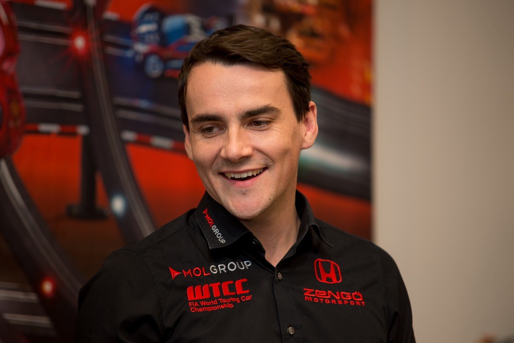 Michelisz Norbert ezentúl gyári színekben, a JAS Motorsport által indított Civic WTCC volánjánál folytatja pályafutását Michelisz Norbert Fotó: Juhász Melinda