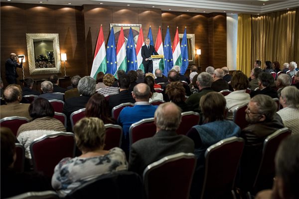 Gyurcsány Ferenc, a Demokratikus Koalíció elnöke évértékelő beszédet tart a budapesti Hotel Marriott Erzsébet-termében 2016. január 23-án. MTI Fotó: Marjai János