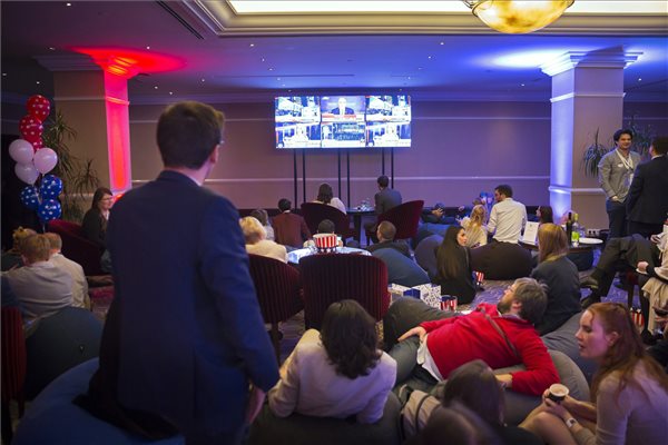 Résztvevők az Egyesült Államok budapesti nagykövetségének eredményváró rendezvényen a budapesti Corinthia Hotelben 2016. november 9-én. MTI Fotó: Mohai Balázs