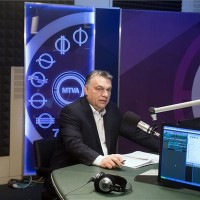 Orbán Viktor miniszterelnök 2016. december 2-án a Magyar Rádió stúdiójában, ahol interjút adott a Kossuth Rádió 180 perc című műsorában. MTI Fotó: Koszticsák Szilárd