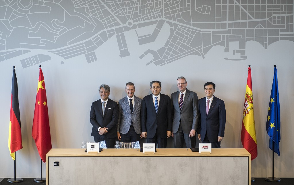 SEAT-strengthens-its-strategy-to-enter-China-during-Chinese-government-visit-in-Spain_03_HQ