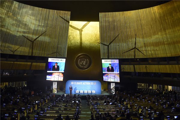 Áder János köztársasági elnök felszólal az ENSZ-klímacsúcson a világszervezet New York-i székházában 2019. szeptember 23-án. Áder János Magyarország Virtuális erőmű programját ajánlotta a csúcs résztvevőinek figyelmébe felszólalásában. Az éghajlatváltozással foglalkozó csúcsértekezleten 66 állam- és kormányfő - köztük Áder János köztársasági elnök - vesz részt. MTI/Bruzák Noémi