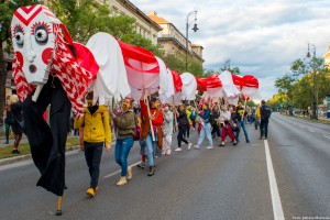 Óriásbábos felvonulás az SZFE-ért 2020.09.27-én, Budapesten.  Fotó: Juhász Melinda